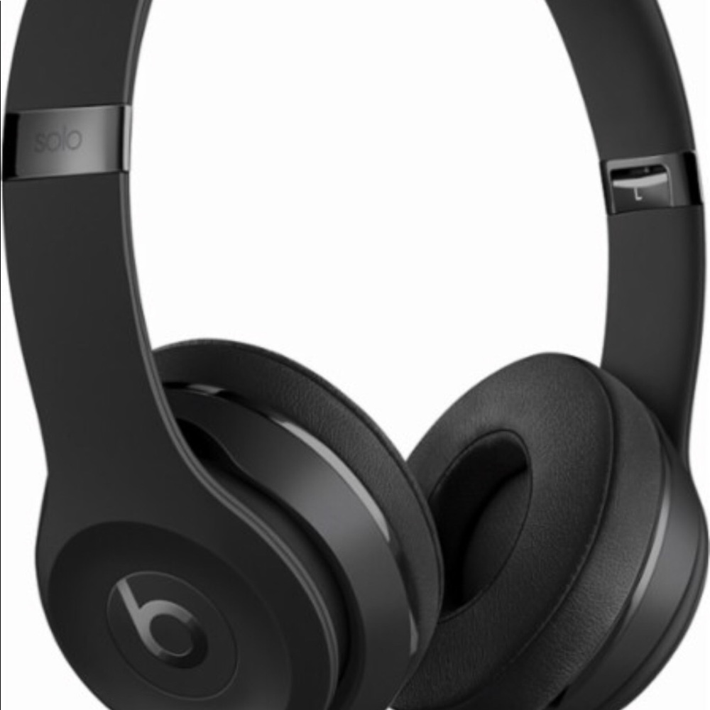 NWT Matte Black Beats Solo 3 Wireless Headphones